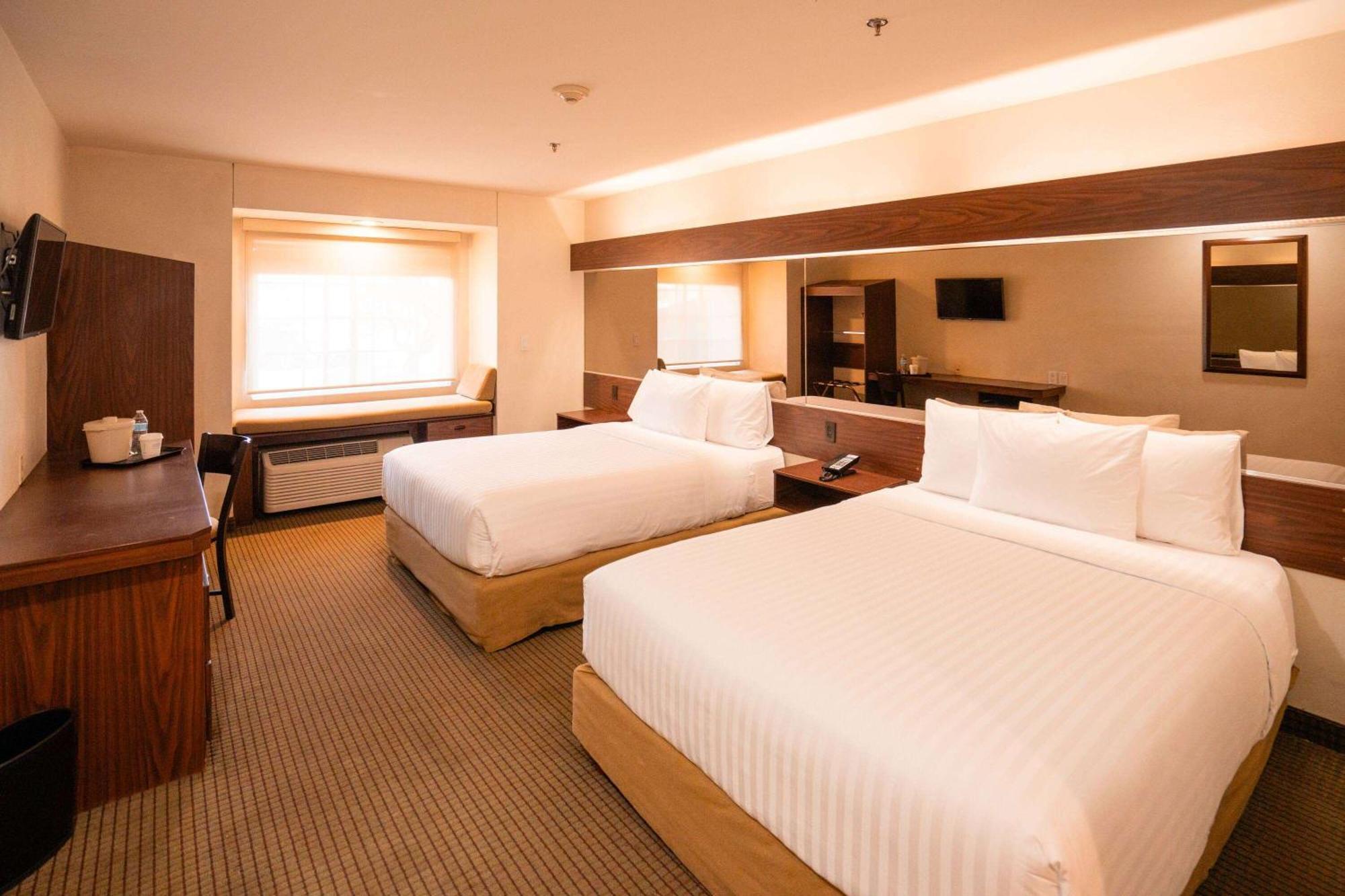 Microtel And By Wyndham Ciudad Juarez, Us Consulate Hotel 4*
