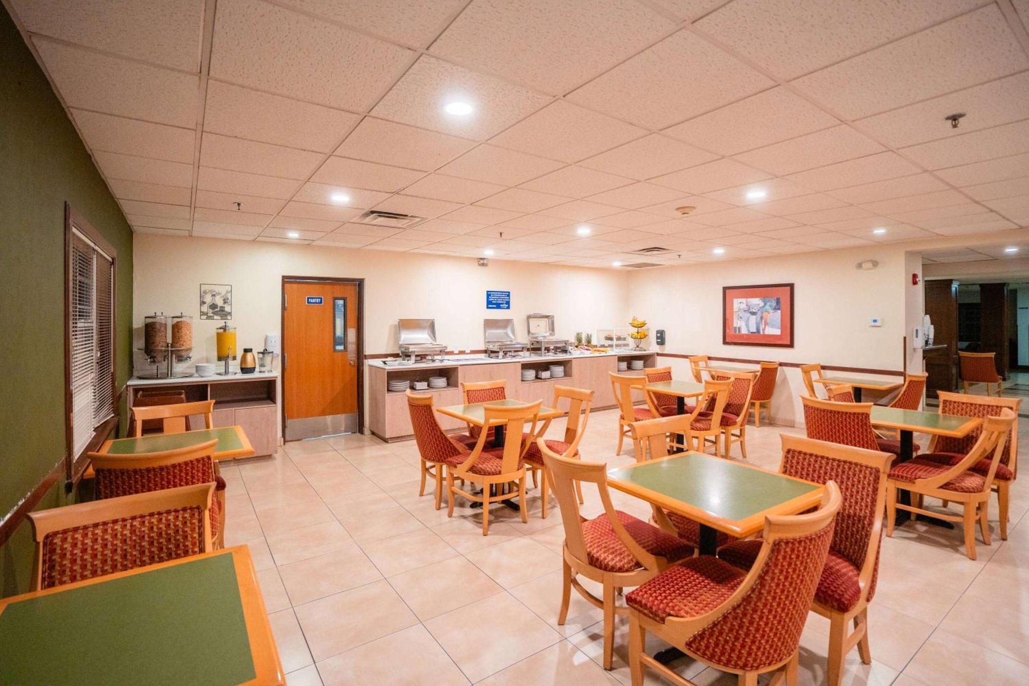 Microtel And By Wyndham Ciudad Juarez, Us Consulate 4*