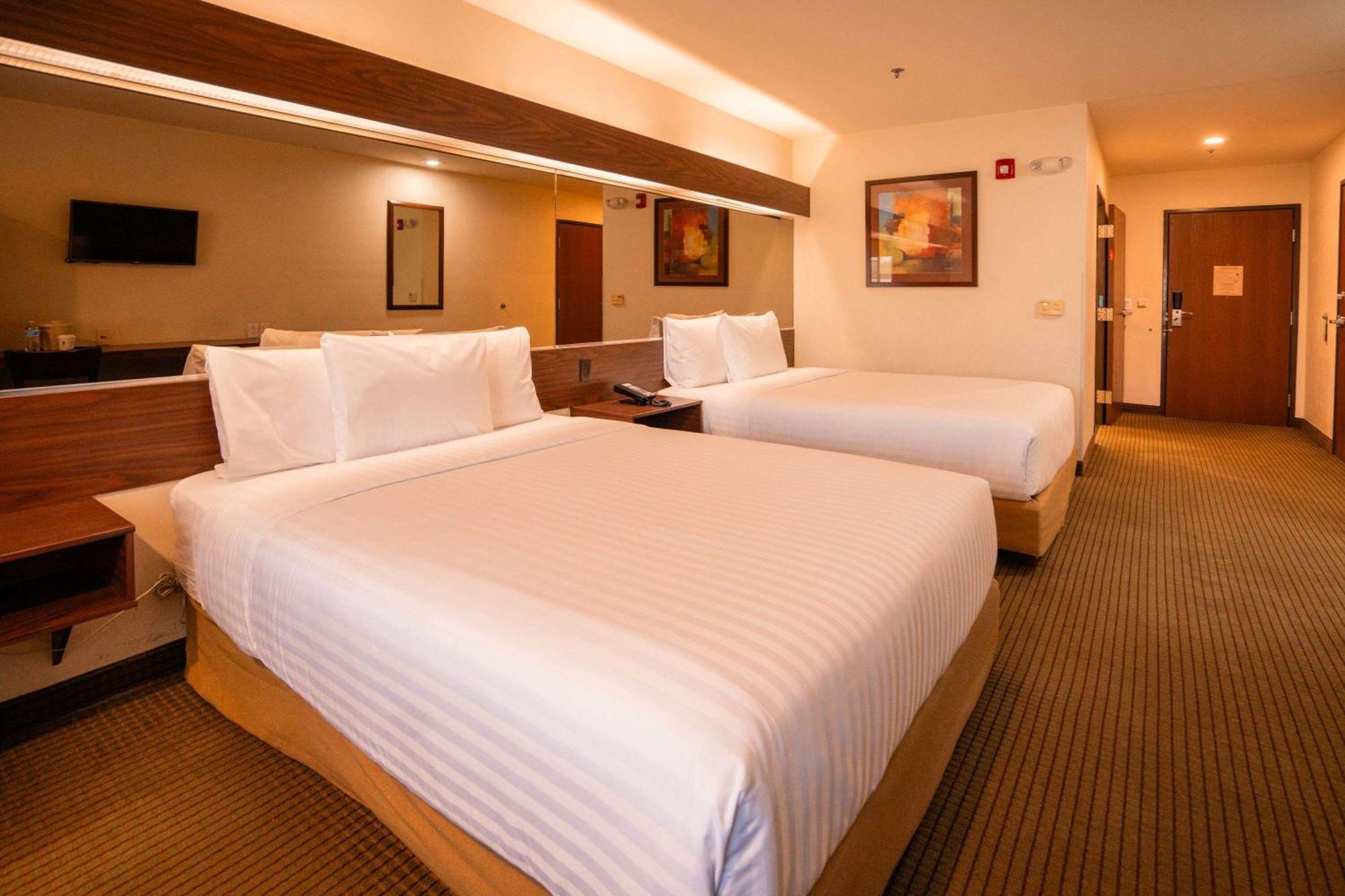 Microtel And By Wyndham Ciudad Juarez, Us Consulate Hotel