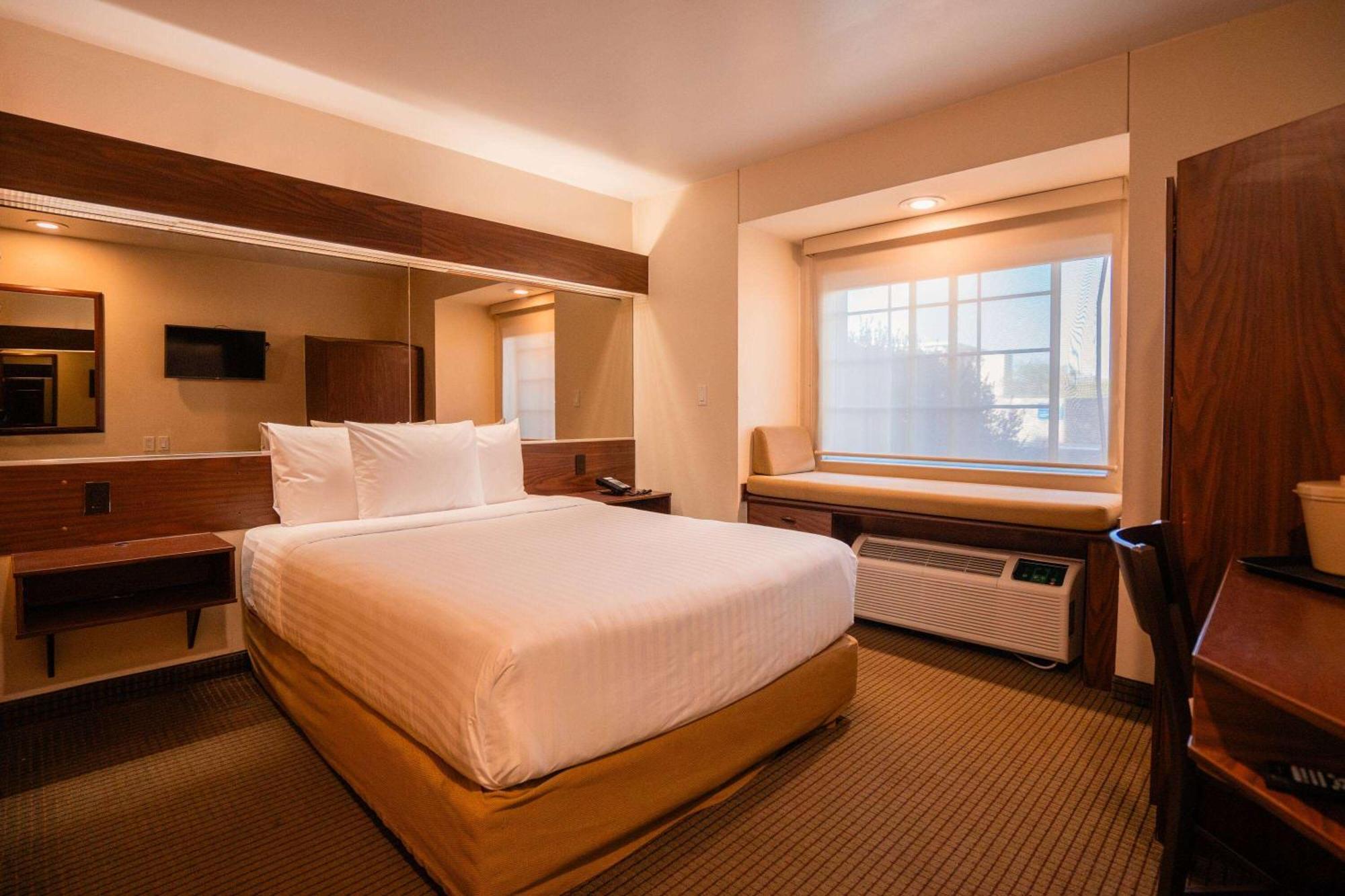 Microtel And By Wyndham Ciudad Juarez, Us Consulate